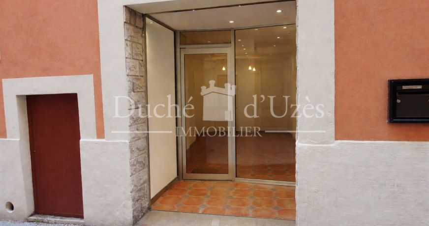 vente Local commercial Saint Quentin La Poterie