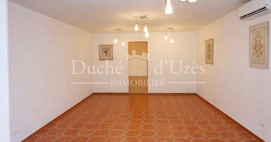 vente Local commercial Saint Quentin La Poterie