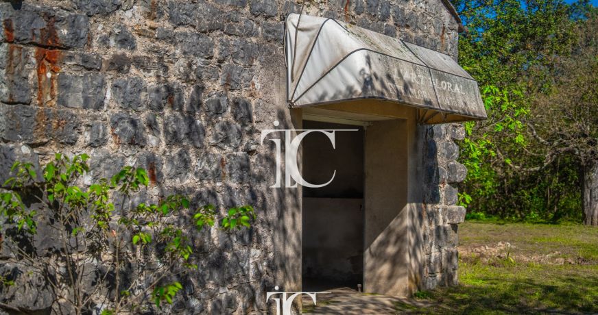 vente Grange Les Vans