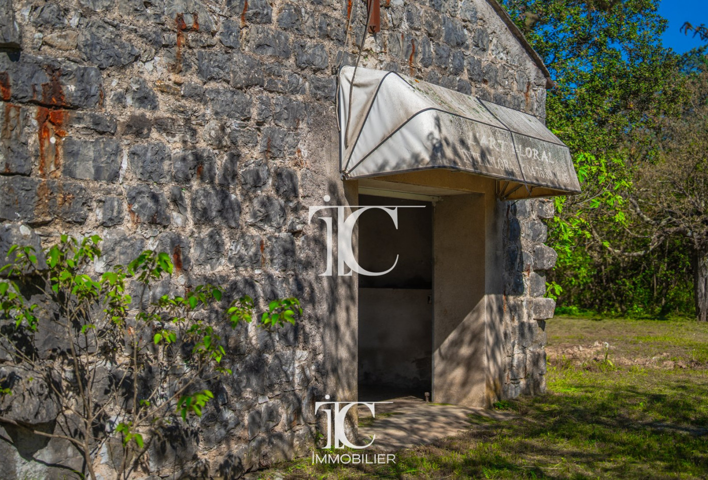 vente Grange Les Vans - Photo 8