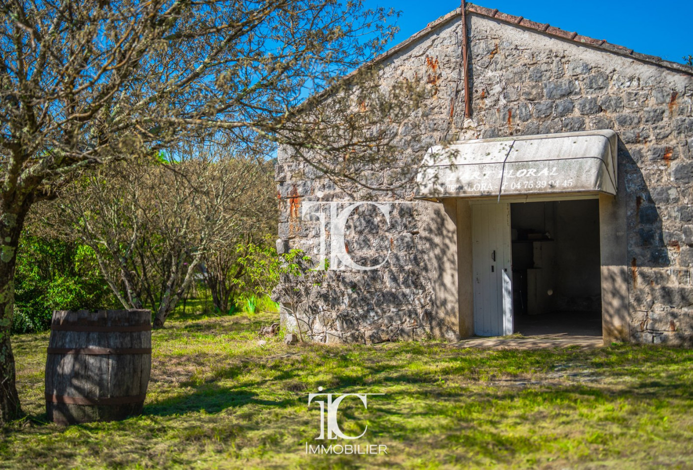 vente Grange Les Vans - Photo 10