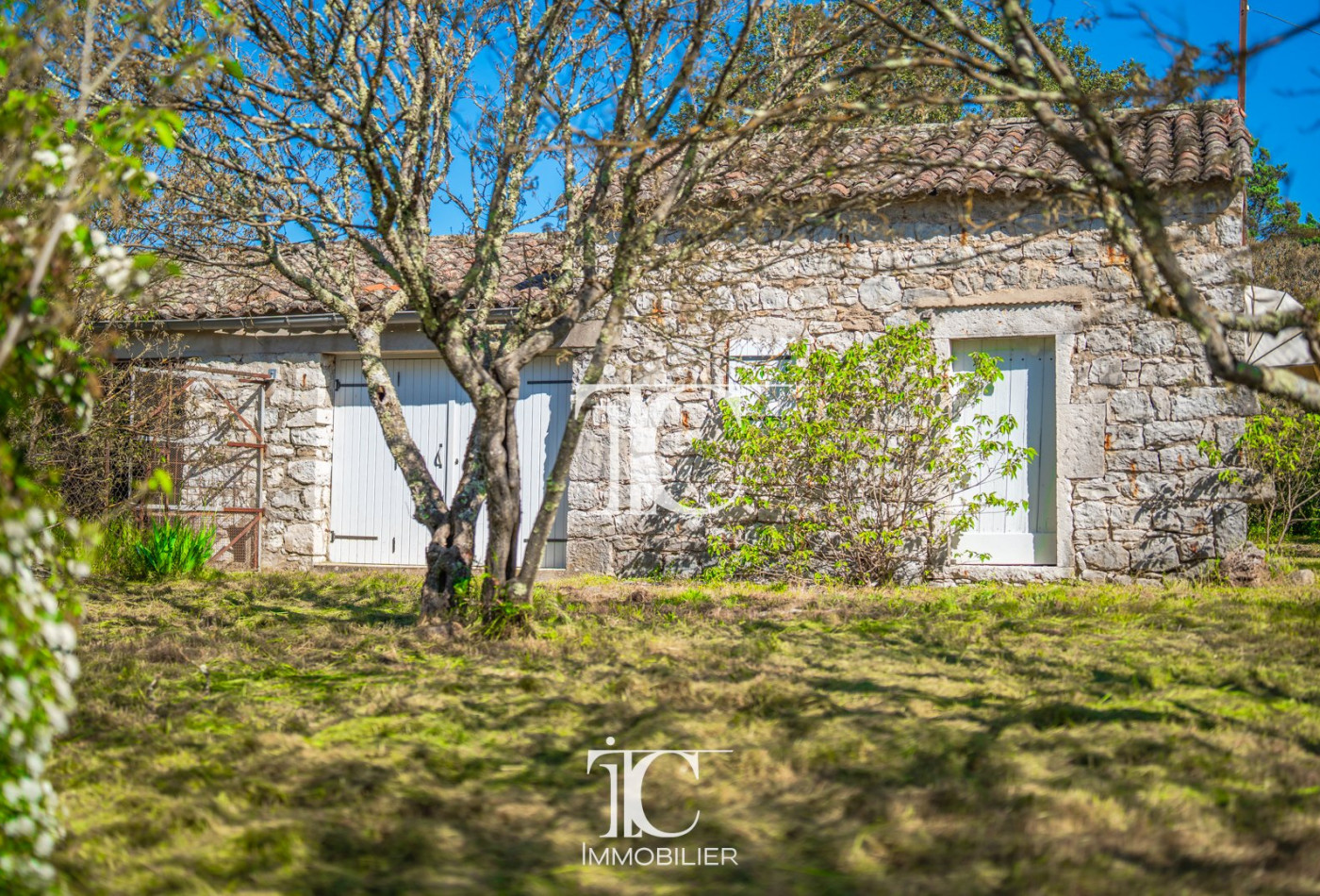 vente Grange Les Vans - Photo 2