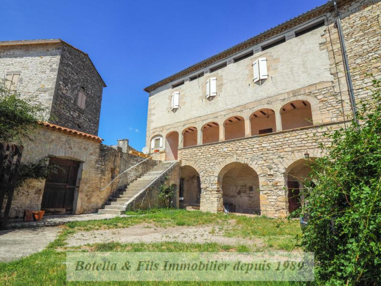 Vente maison de village Barjac, 200m² 1390m² 10 pièces 350 000€