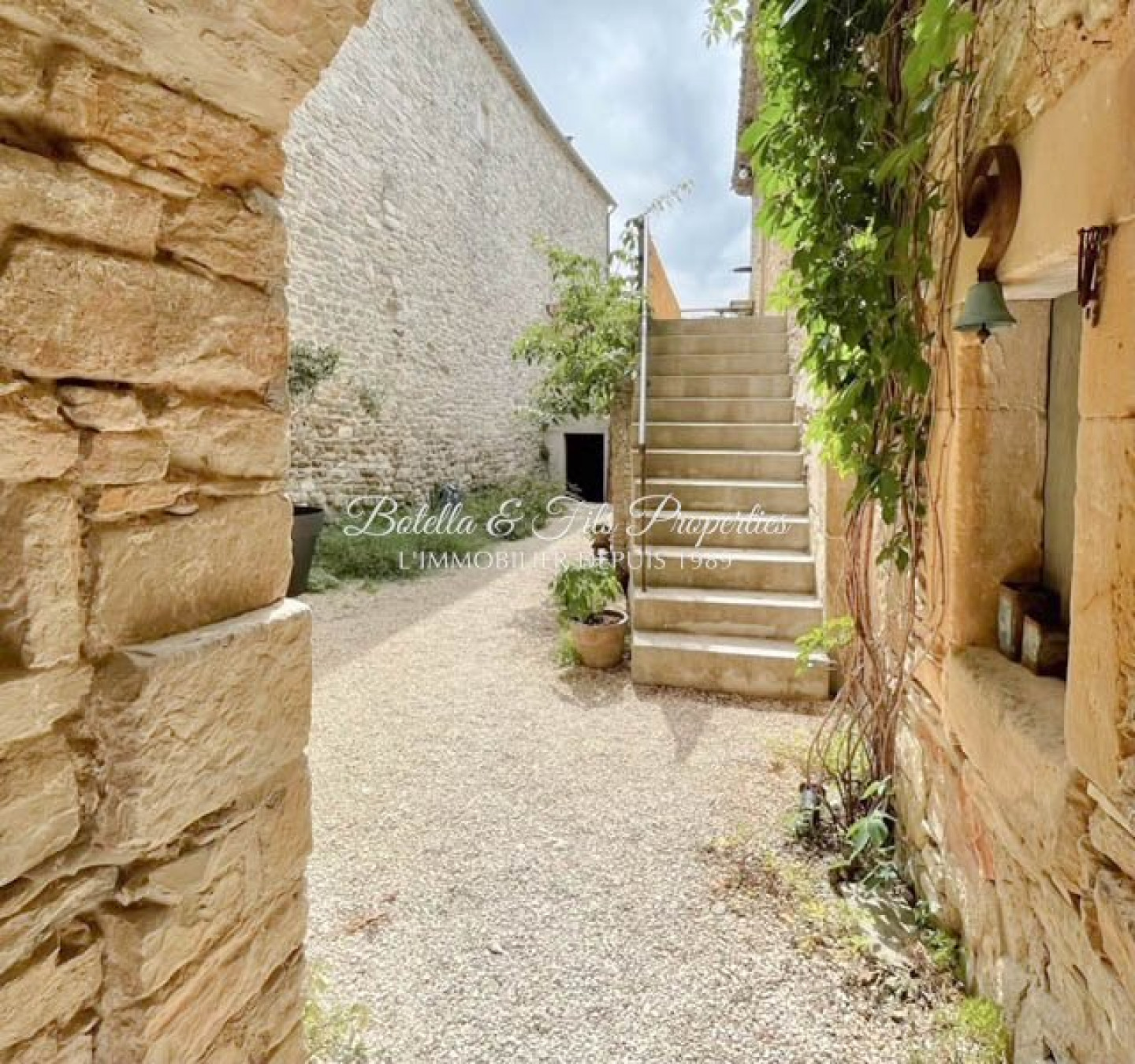 sale Demeure de ville et village Uzes