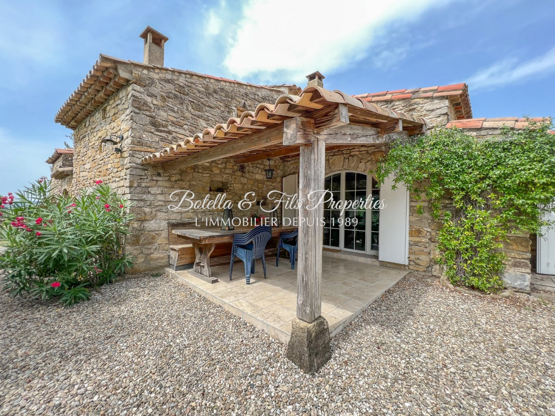 sale Mas Uzes