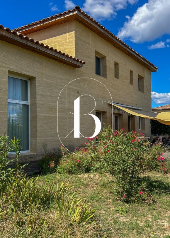 sale Villa Uzes