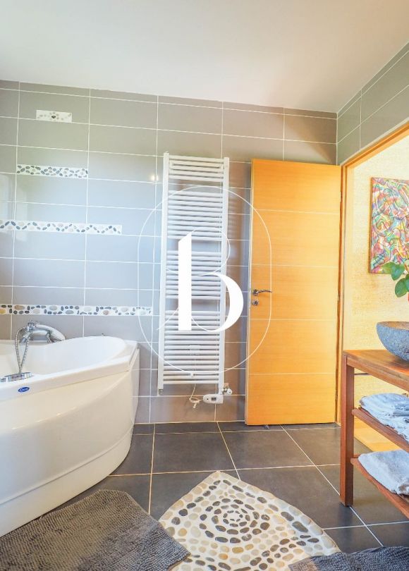 sale Villa Uzes