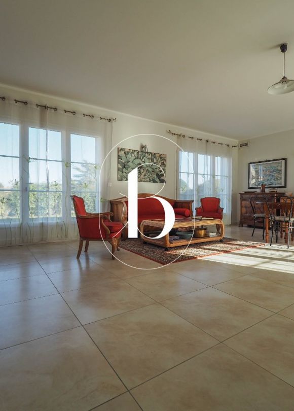 sale Villa Uzes