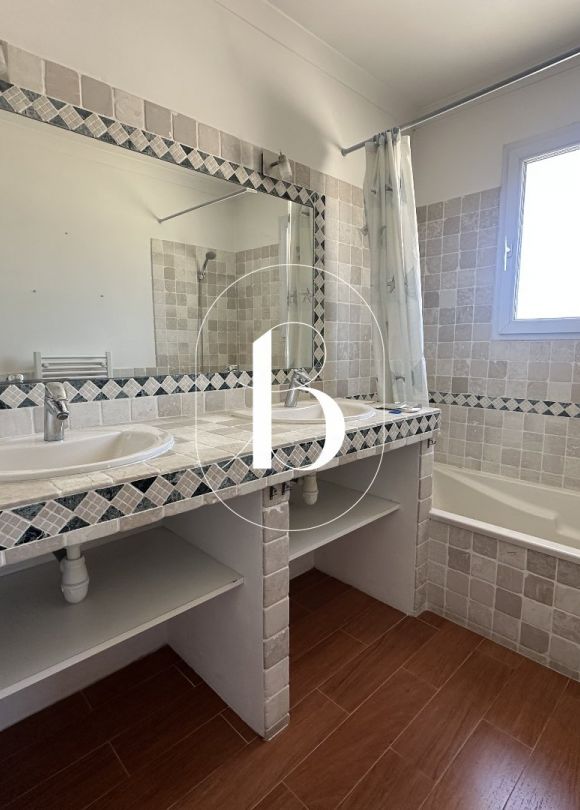 sale Villa Uzes