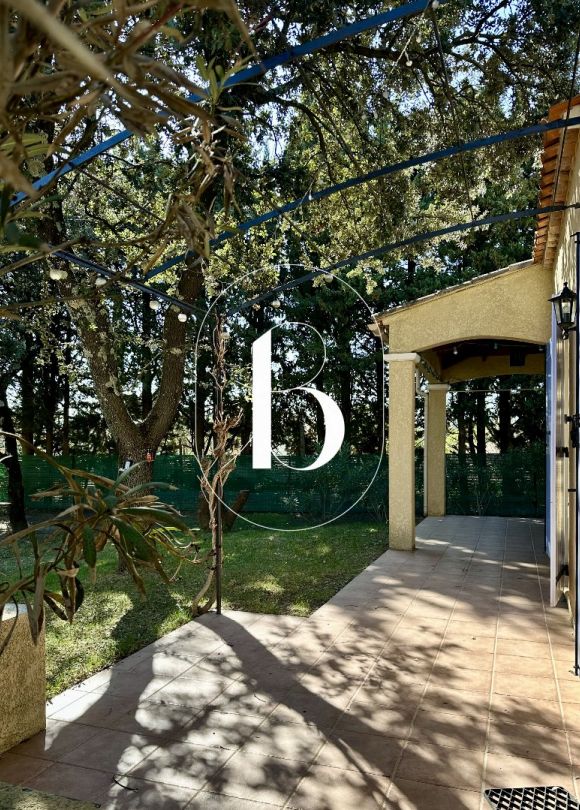 sale Villa Uzes