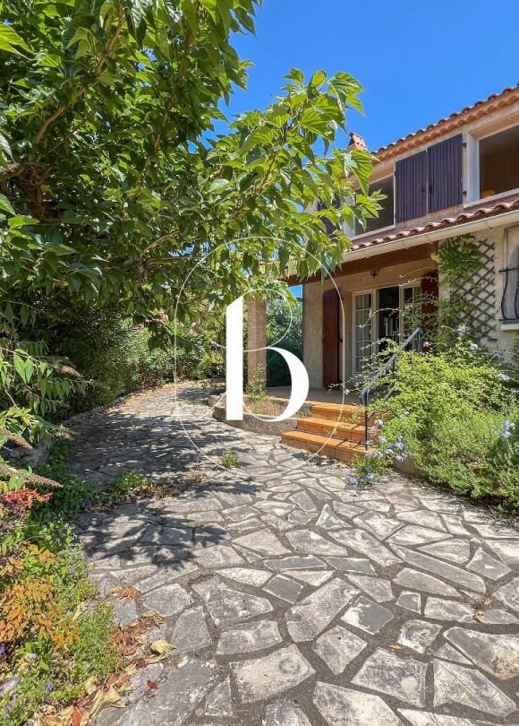 sale Villa Uzes