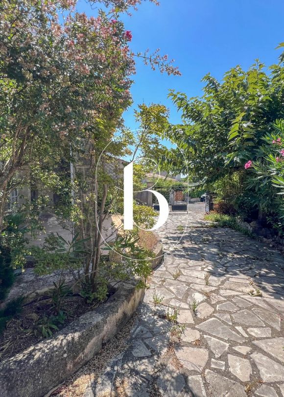 sale Villa Uzes