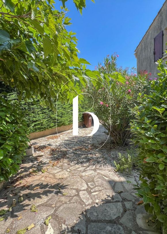 sale Villa Uzes