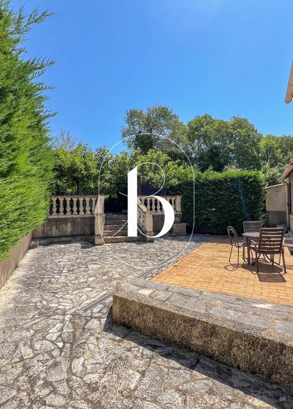 sale Villa Uzes
