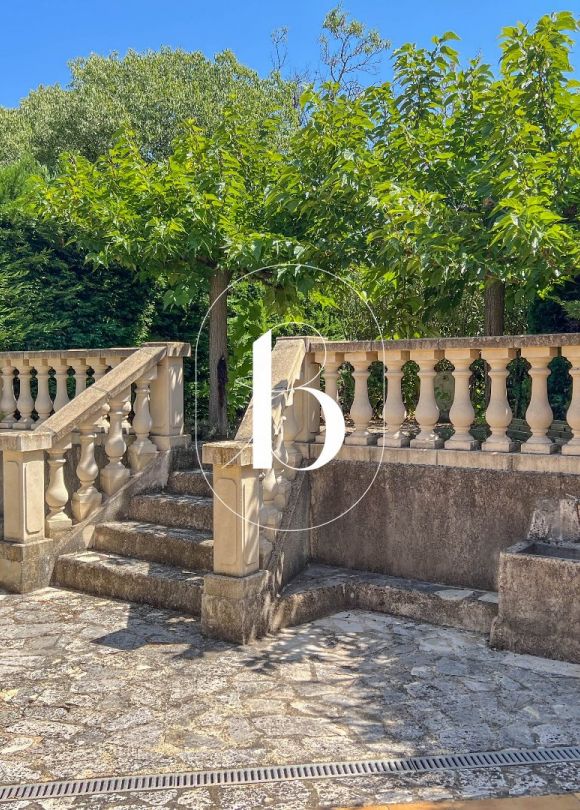 sale Villa Uzes