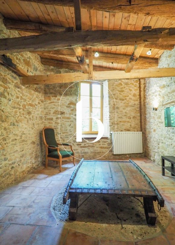 sale Mas Uzes