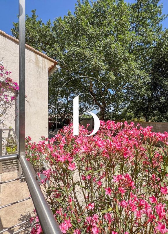 sale Villa Uzes