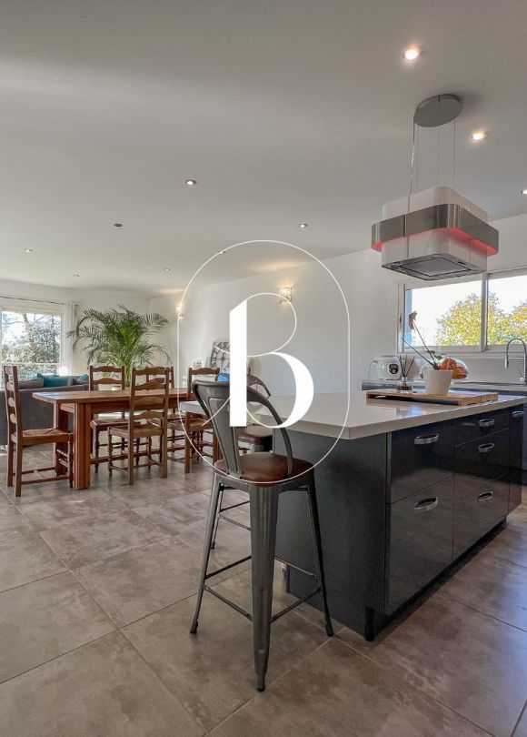 sale Villa Uzes