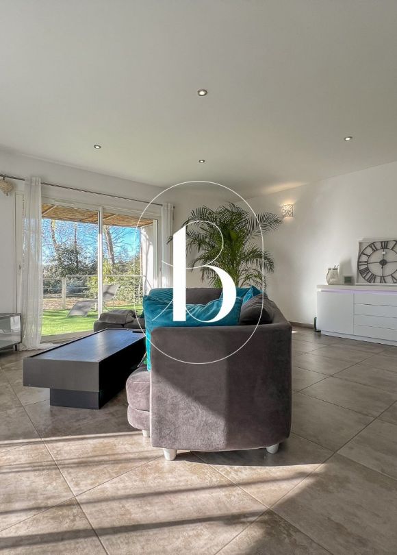 sale Villa Uzes