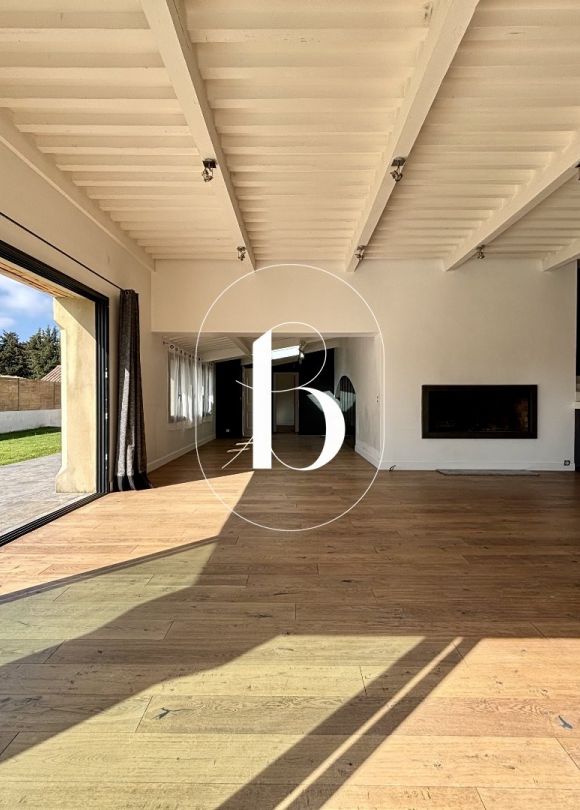 sale  Uzes