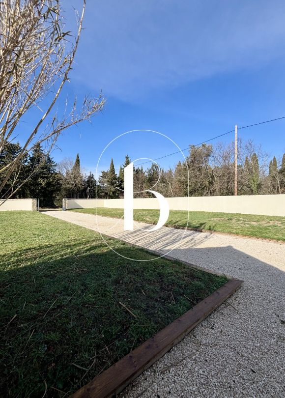 sale  Uzes