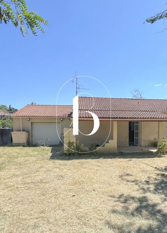 sale Villa Uzes