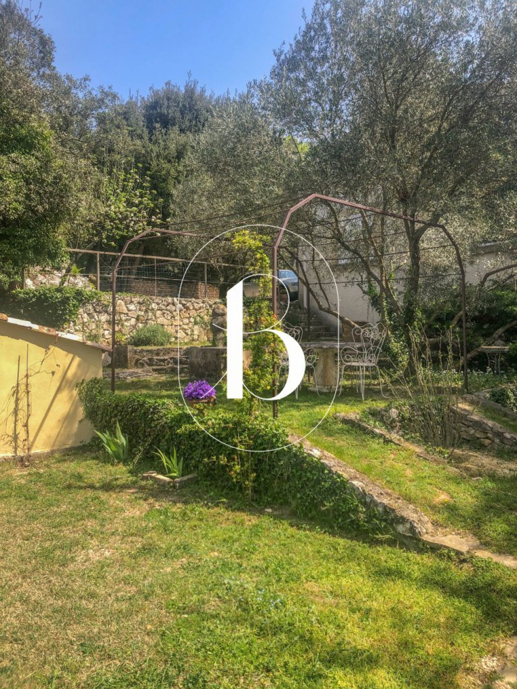 sale Villa Uzes