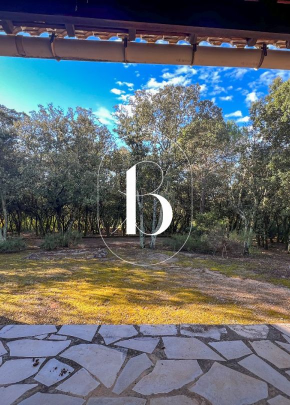 sale Villa Uzes