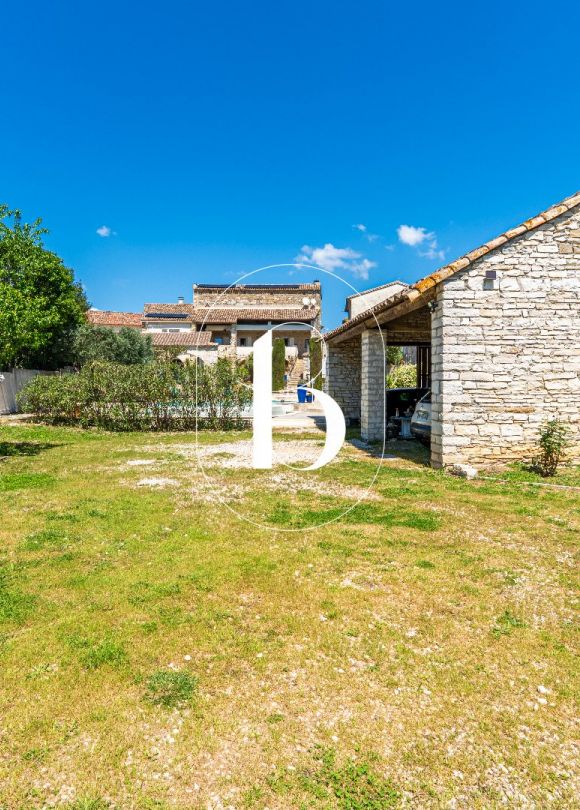 sale Mas Uzes