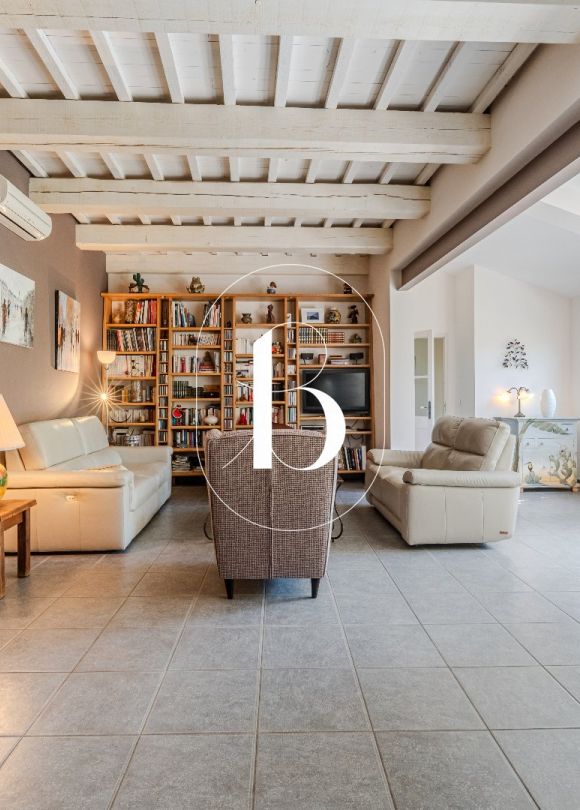 sale Villa Uzes