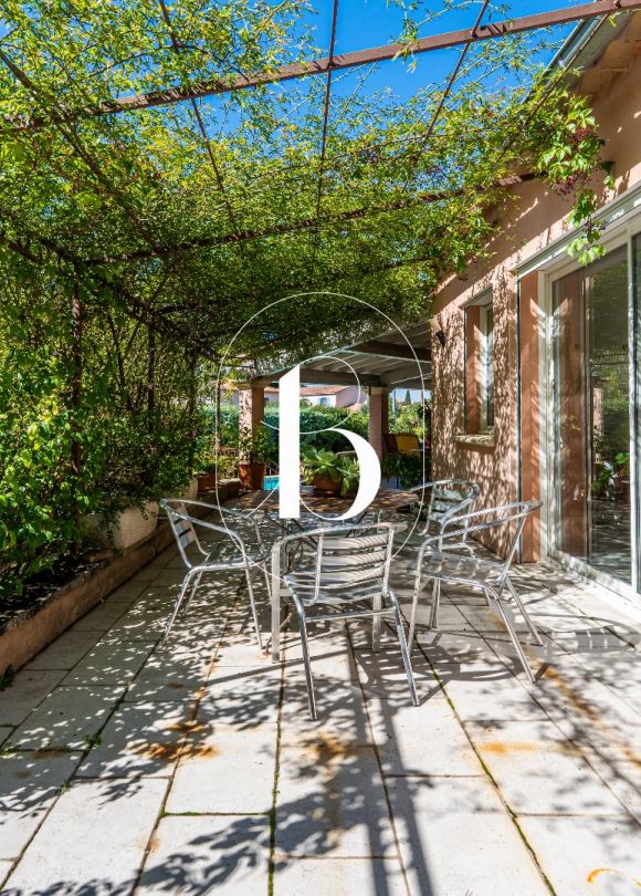 sale Villa Uzes