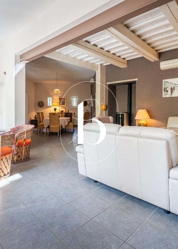 sale Villa Uzes
