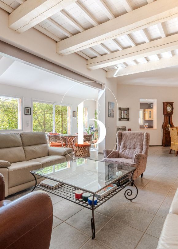 sale Villa Uzes