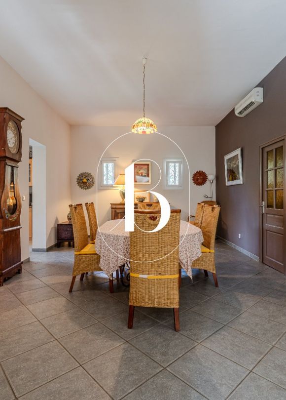sale Villa Uzes