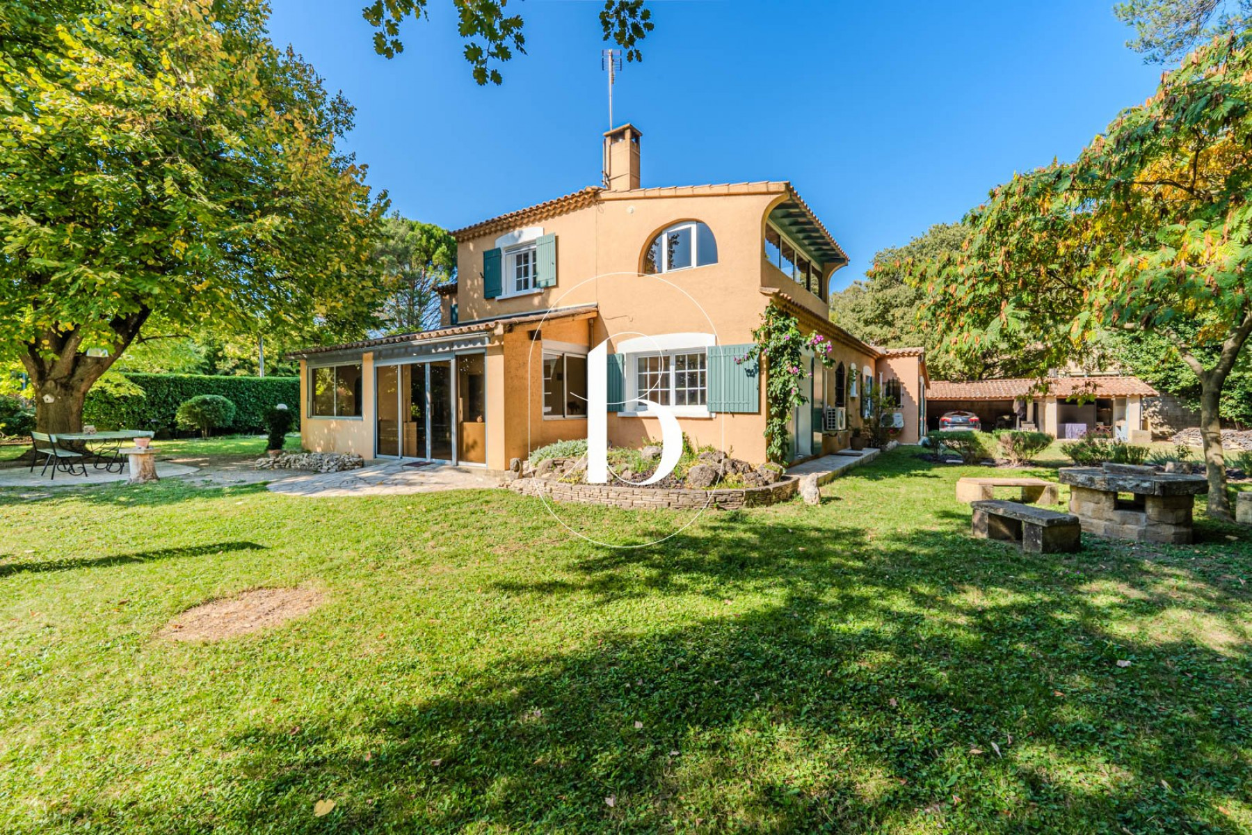 vente Villa UzÈs