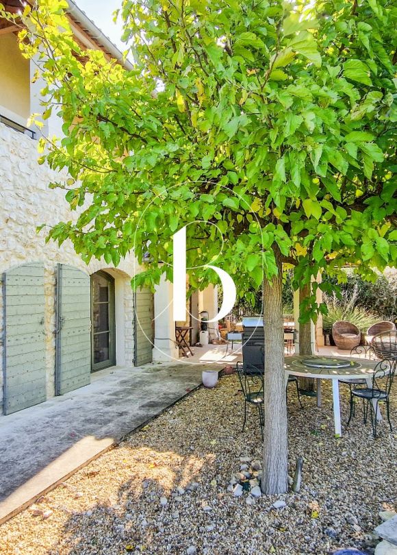 sale  Uzes
