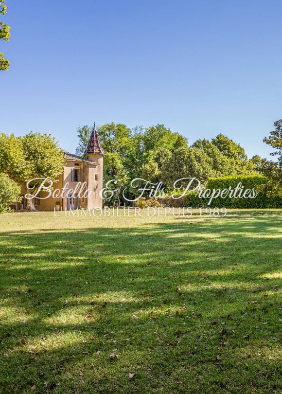 sale Château Uzes