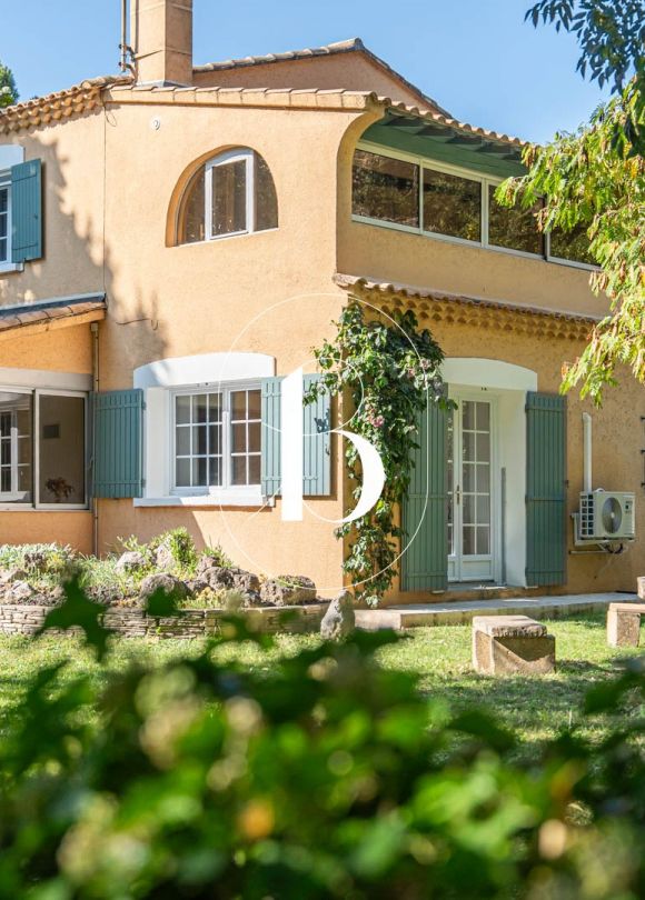 vente Villa UzÈs