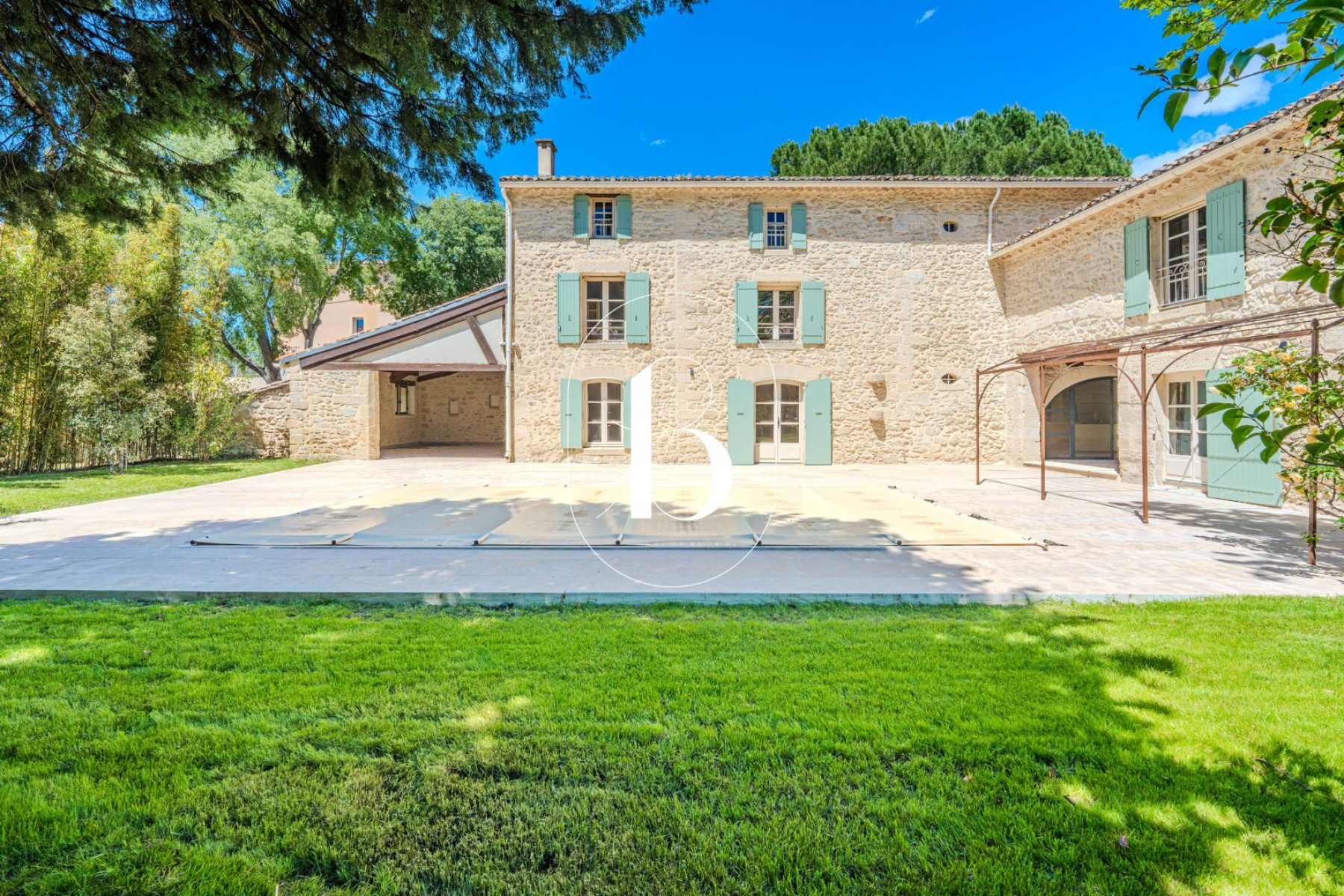 sale Mas Uzes