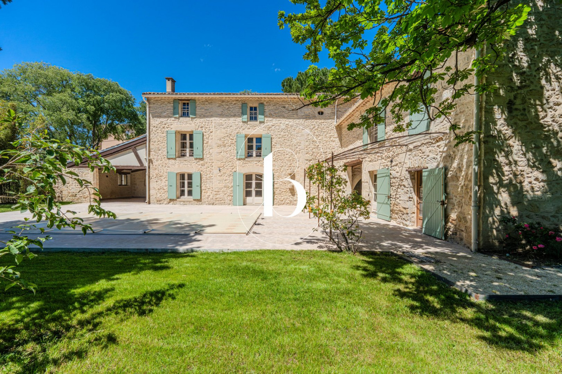 sale Mas Uzes