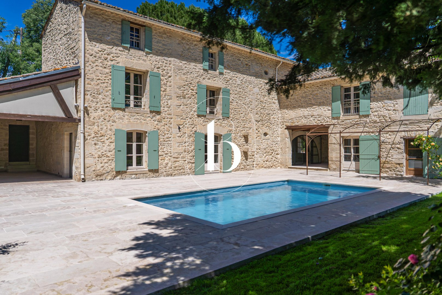 sale Mas Uzes