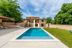 sale Mas Uzes