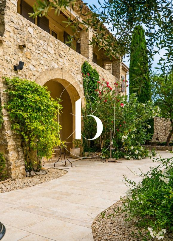 sale Mas Uzes