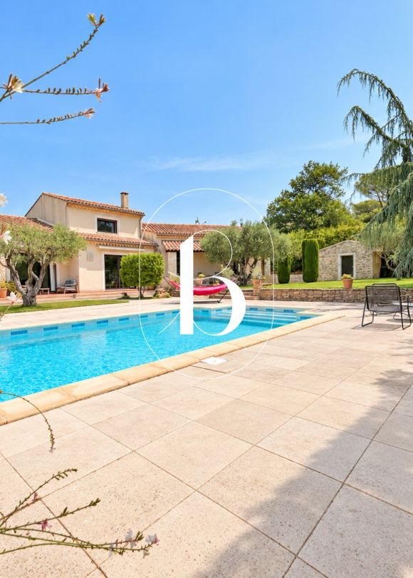sale Villa Uzes