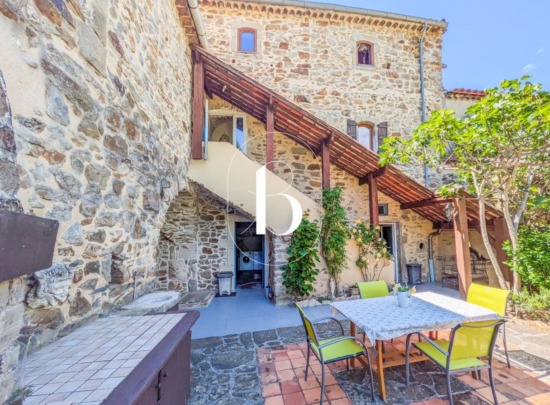 sale Mas de village Les Mages