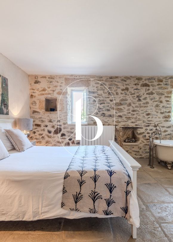 sale Mas Uzes