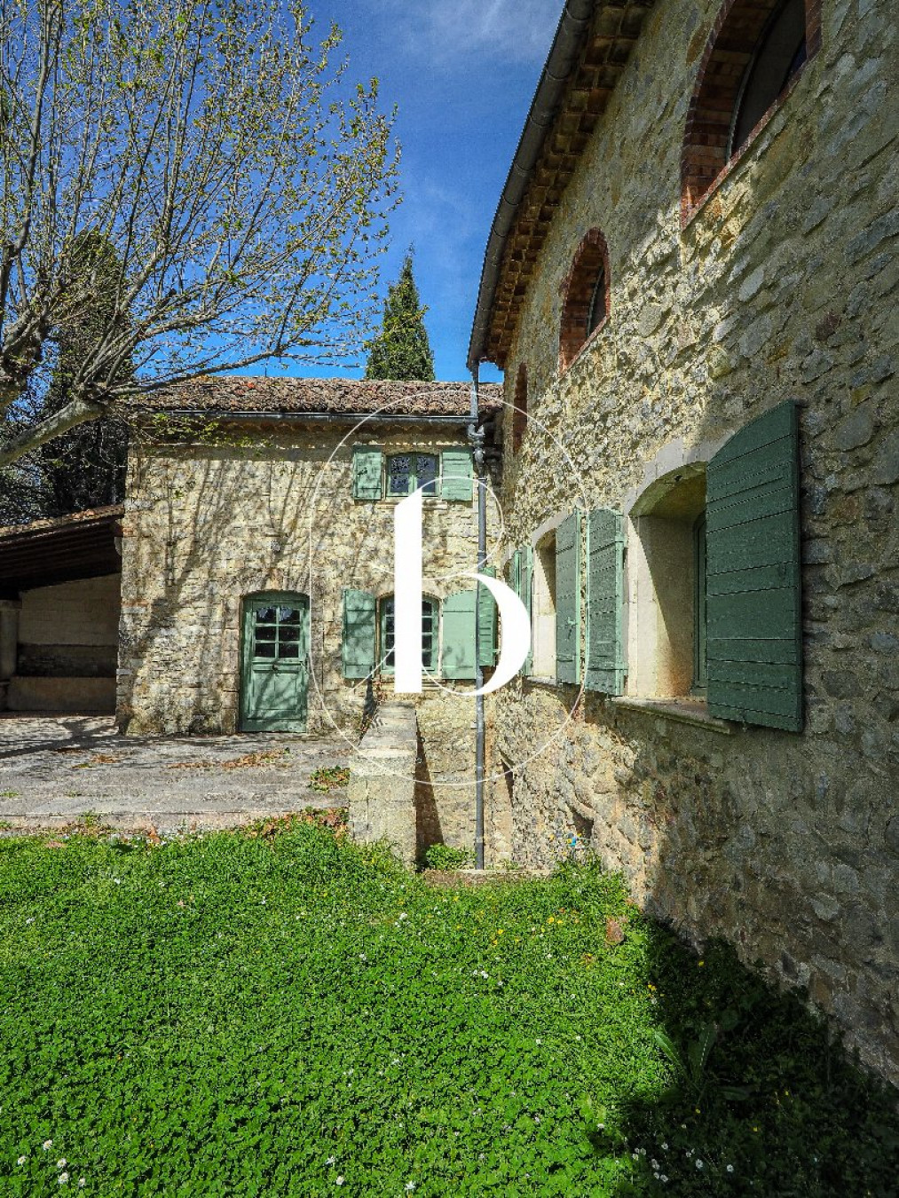 sale Mas Uzes