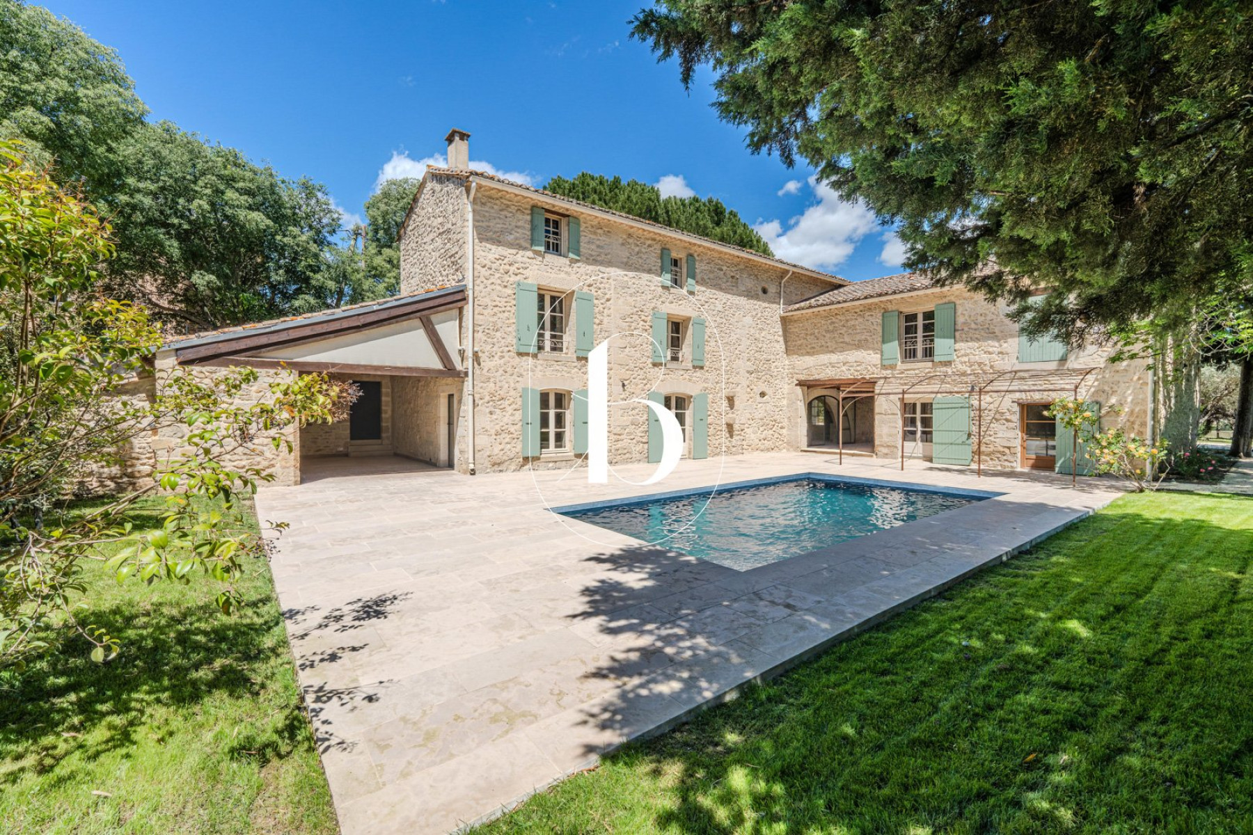 sale Mas Uzes