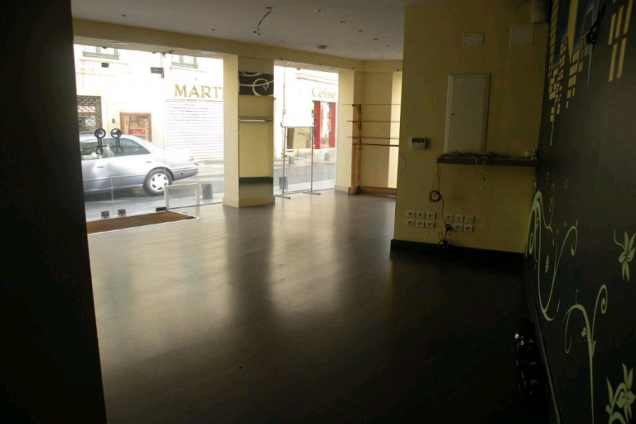 location Local commercial Nimes - Photo 1