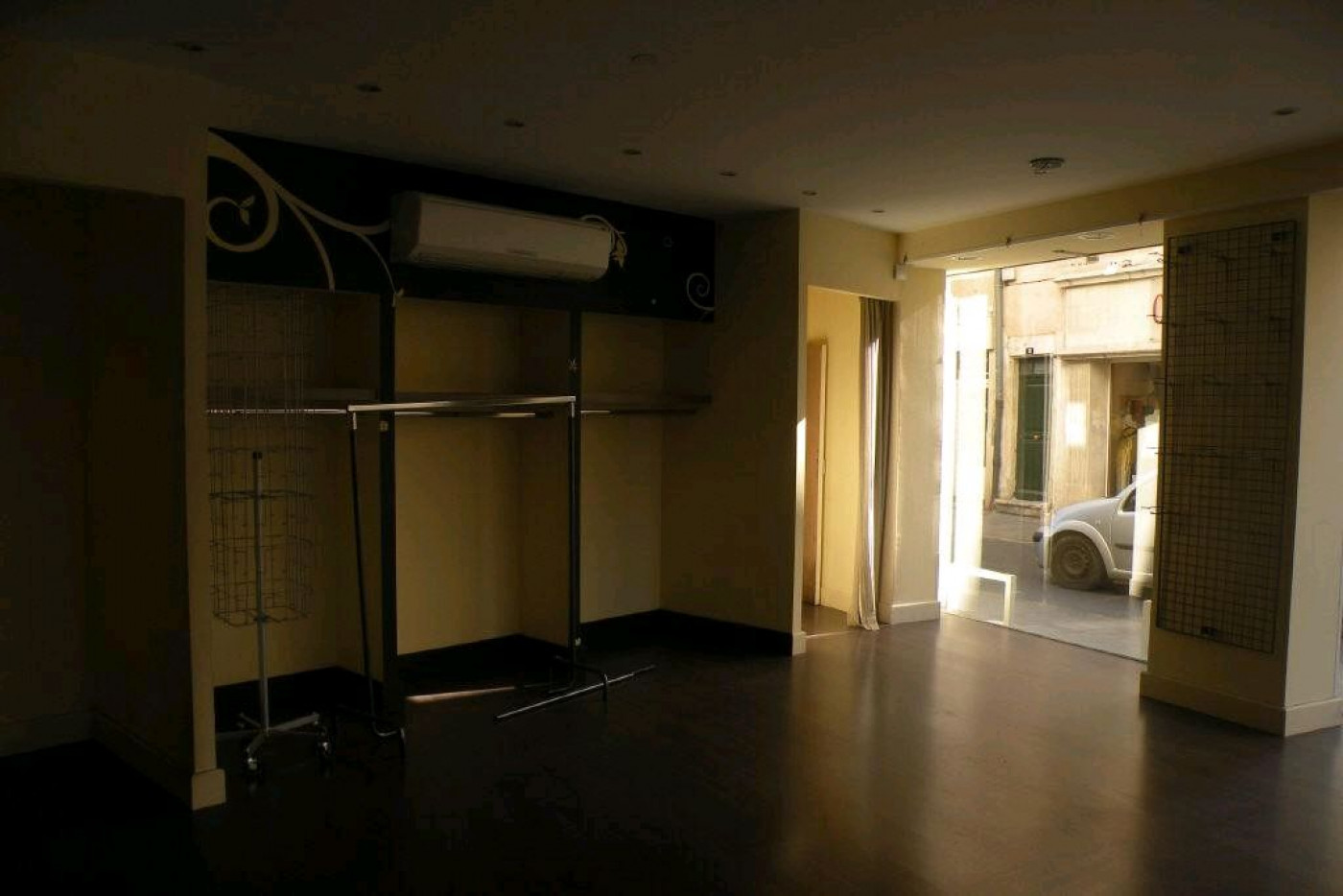 location Local commercial Nimes - Photo 8